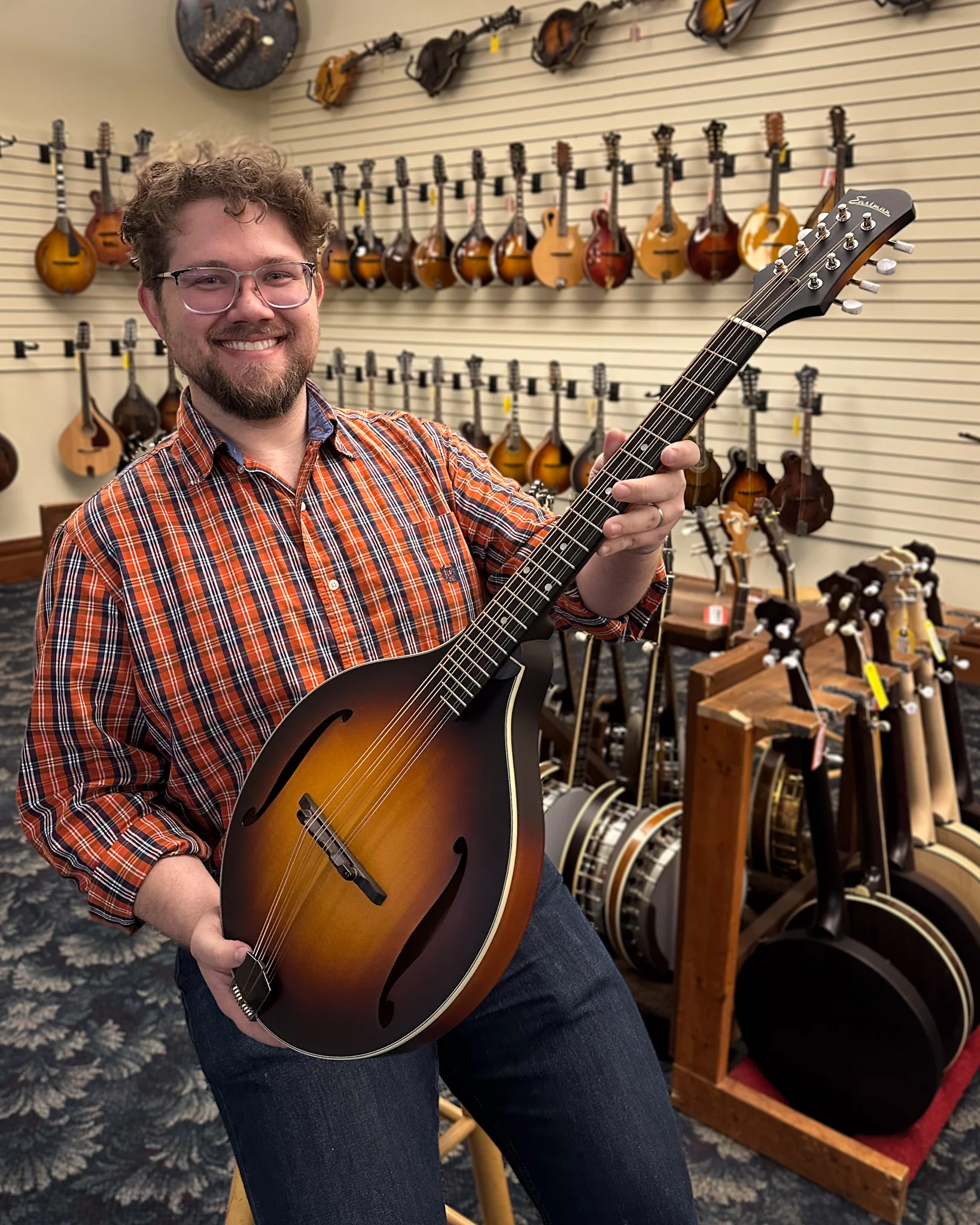 Eastman MDO305ESB Octave Mandolin, Sunburst with Pickup & Gigbag - Image 16